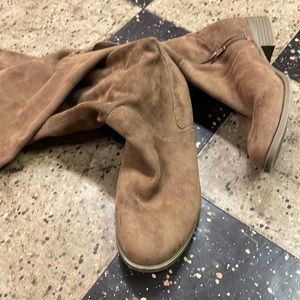 Women’s thigh boots